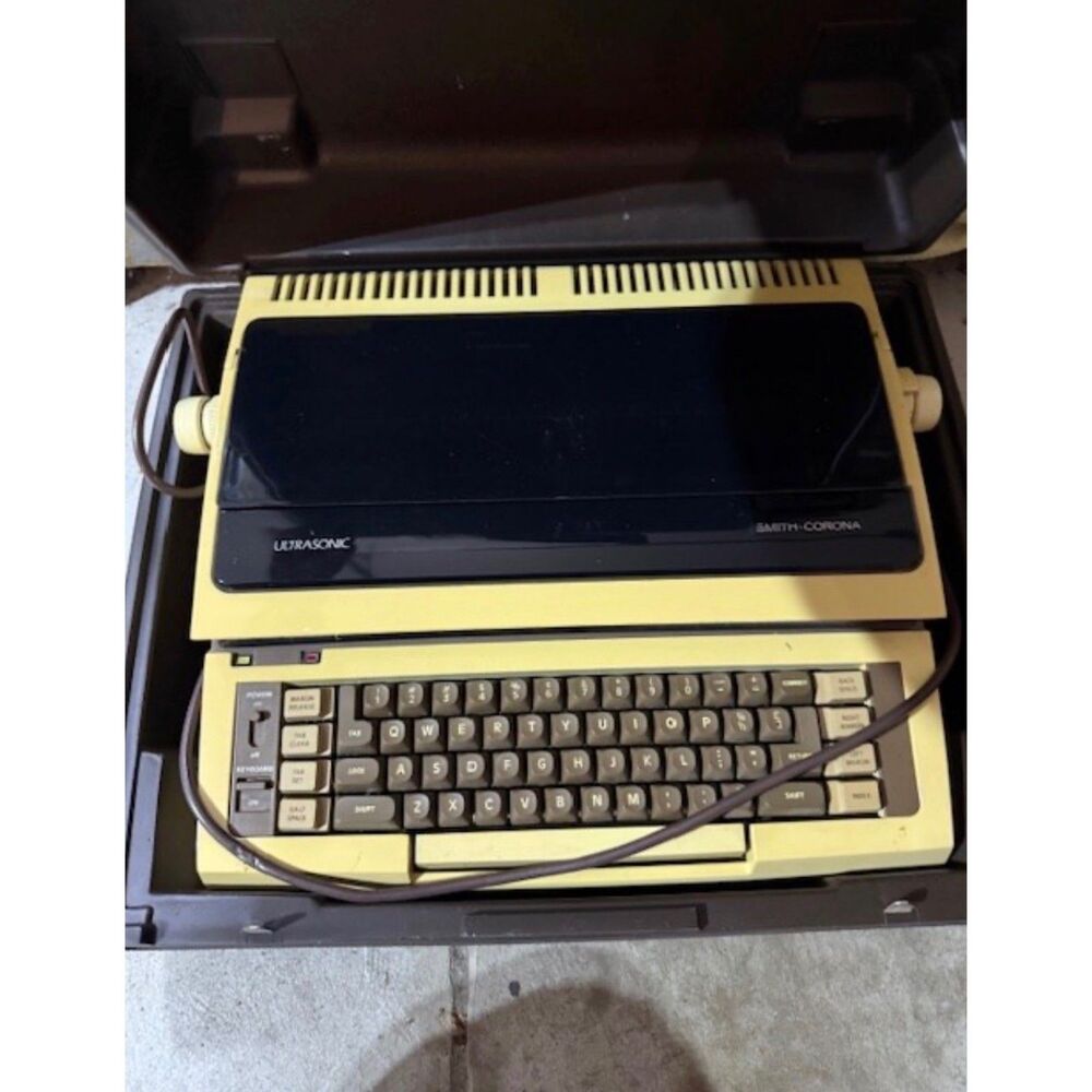 Smith-Corona Ultrasonic III Electric Typewriter w/ Case Vintage